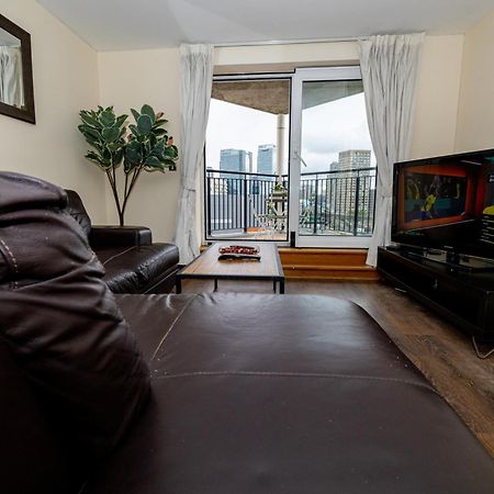 Two Bed Apartment Near Canary Wharf London Exterior photo