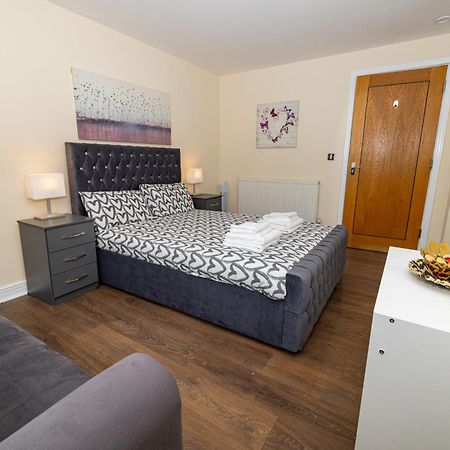 Two Bed Apartment Near Canary Wharf London Exterior photo