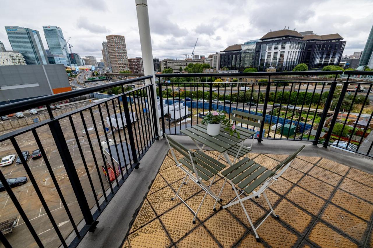 Two Bed Apartment Near Canary Wharf London Exterior photo