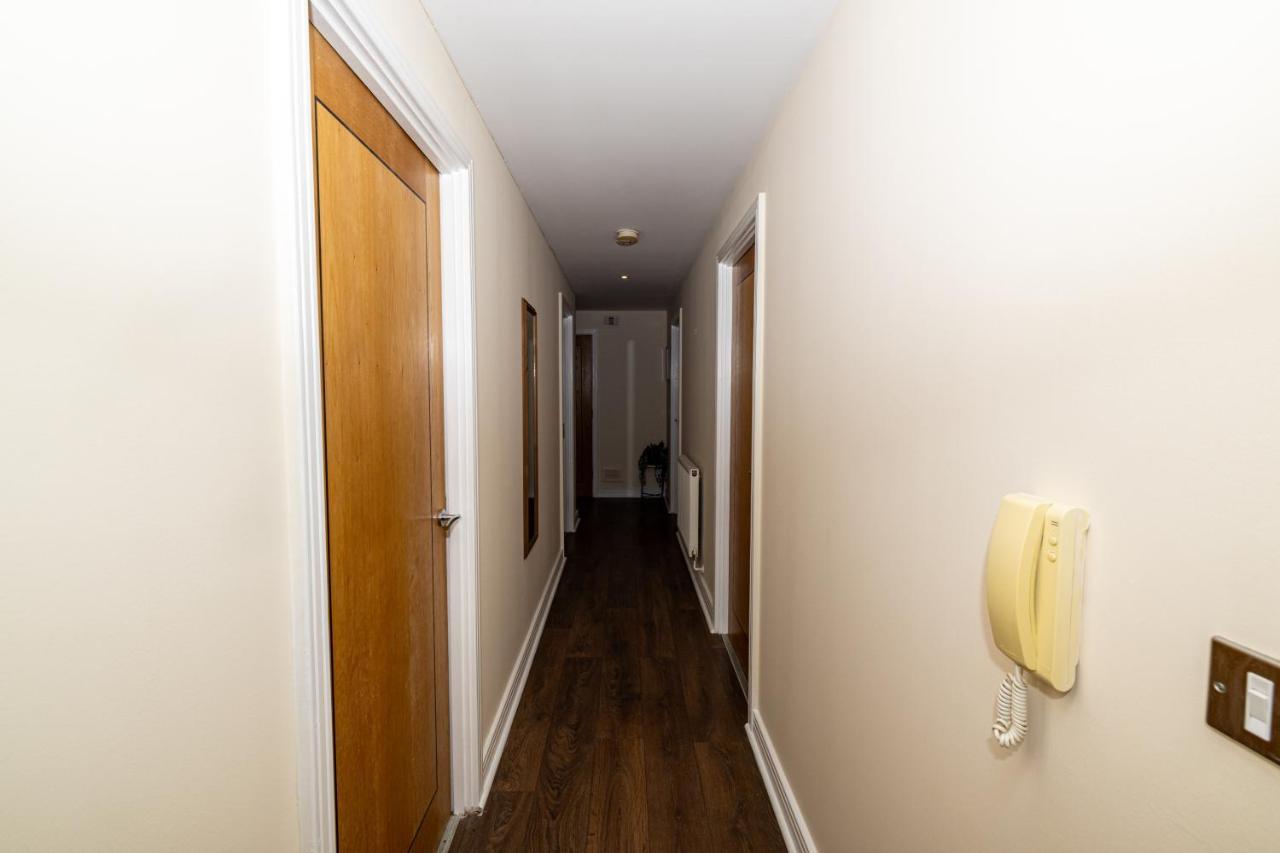 Two Bed Apartment Near Canary Wharf London Exterior photo
