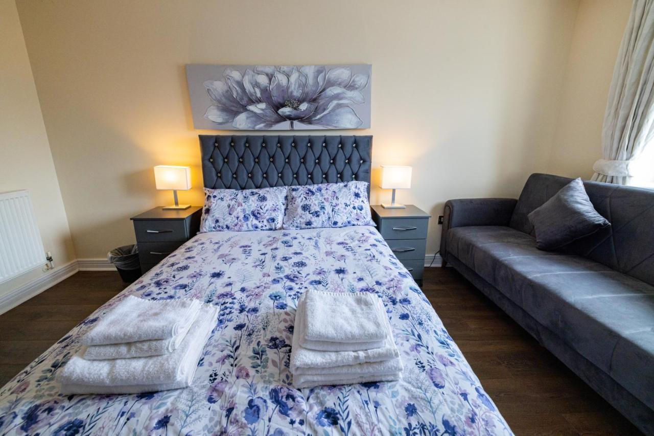 Two Bed Apartment Near Canary Wharf London Exterior photo
