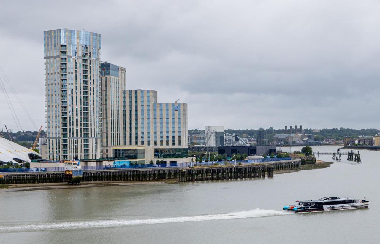 Two Bed Apartment Near Canary Wharf London Exterior photo