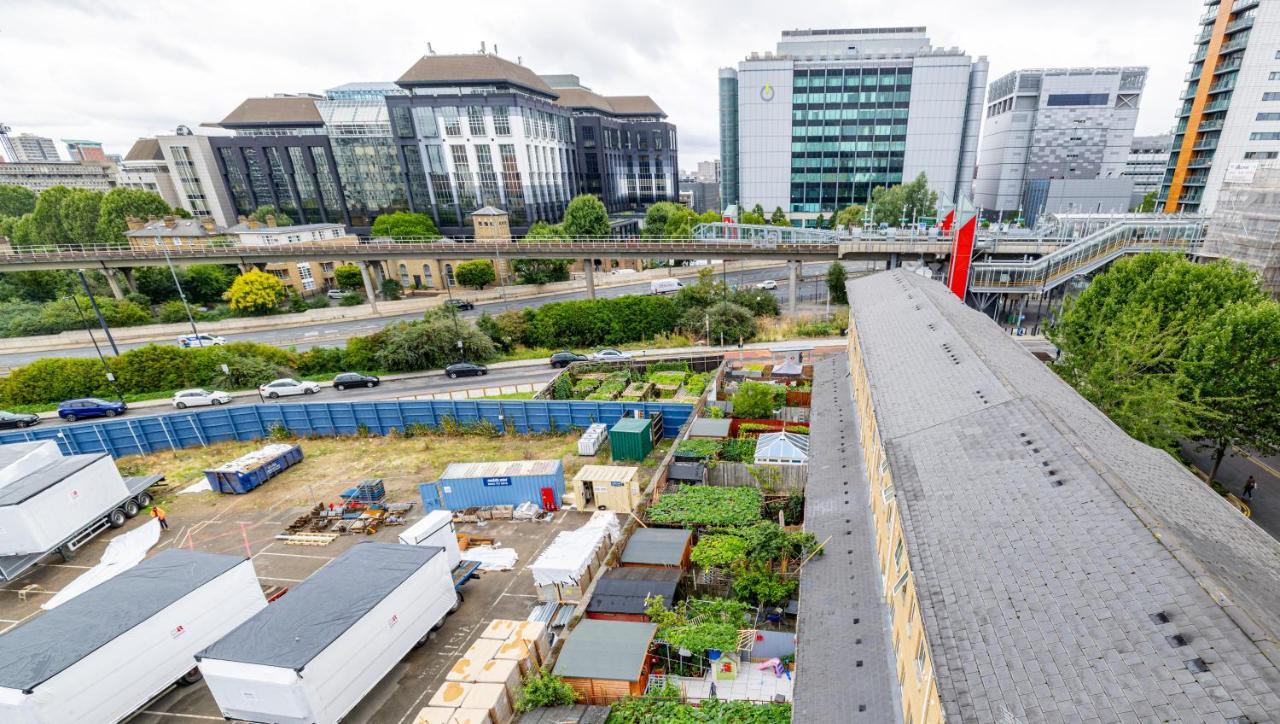 Two Bed Apartment Near Canary Wharf London Exterior photo
