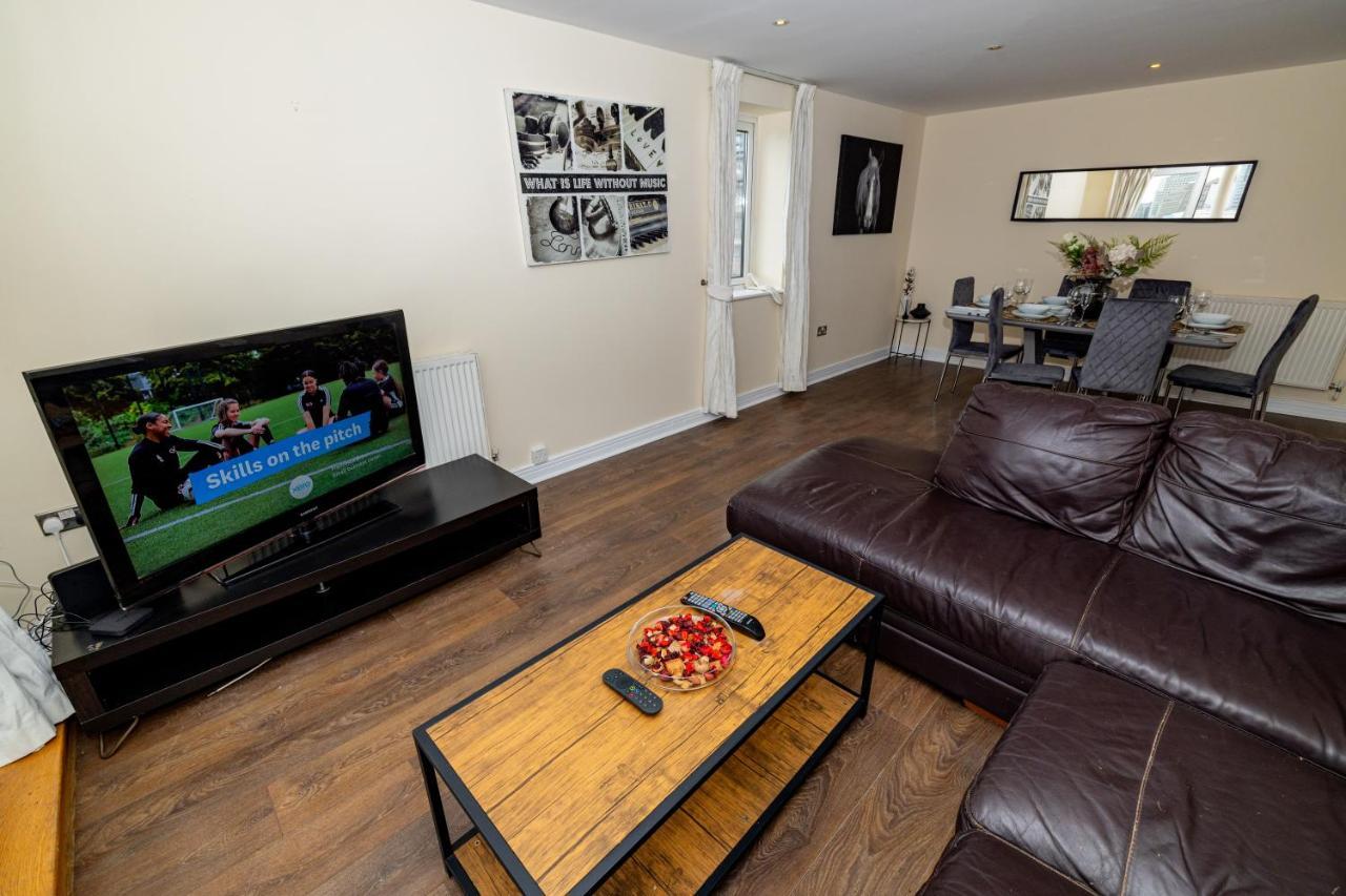 Two Bed Apartment Near Canary Wharf London Exterior photo