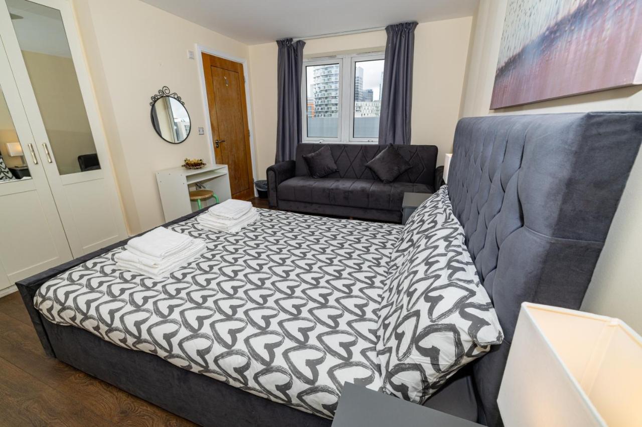 Two Bed Apartment Near Canary Wharf London Exterior photo
