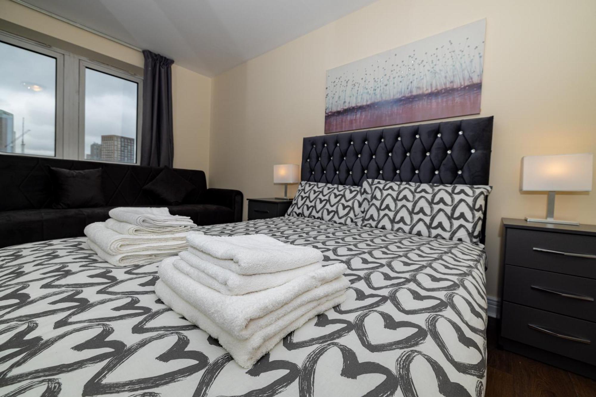 Two Bed Apartment Near Canary Wharf London Exterior photo
