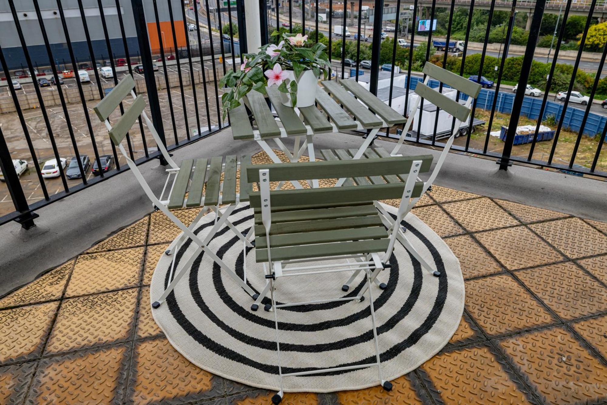 Two Bed Apartment Near Canary Wharf London Exterior photo